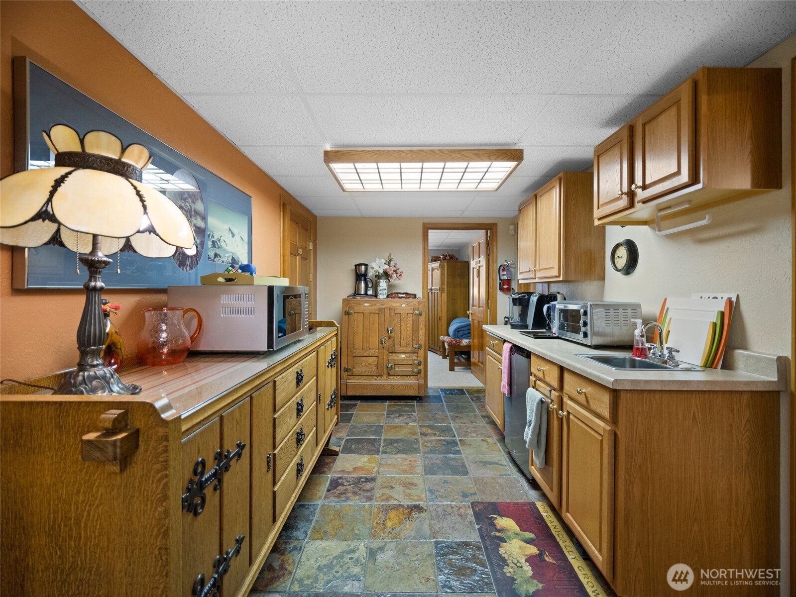 13537 Entiat River Road Entiat, WA 98822 - Photo 24 of 40 a kitchen with lots of counter space