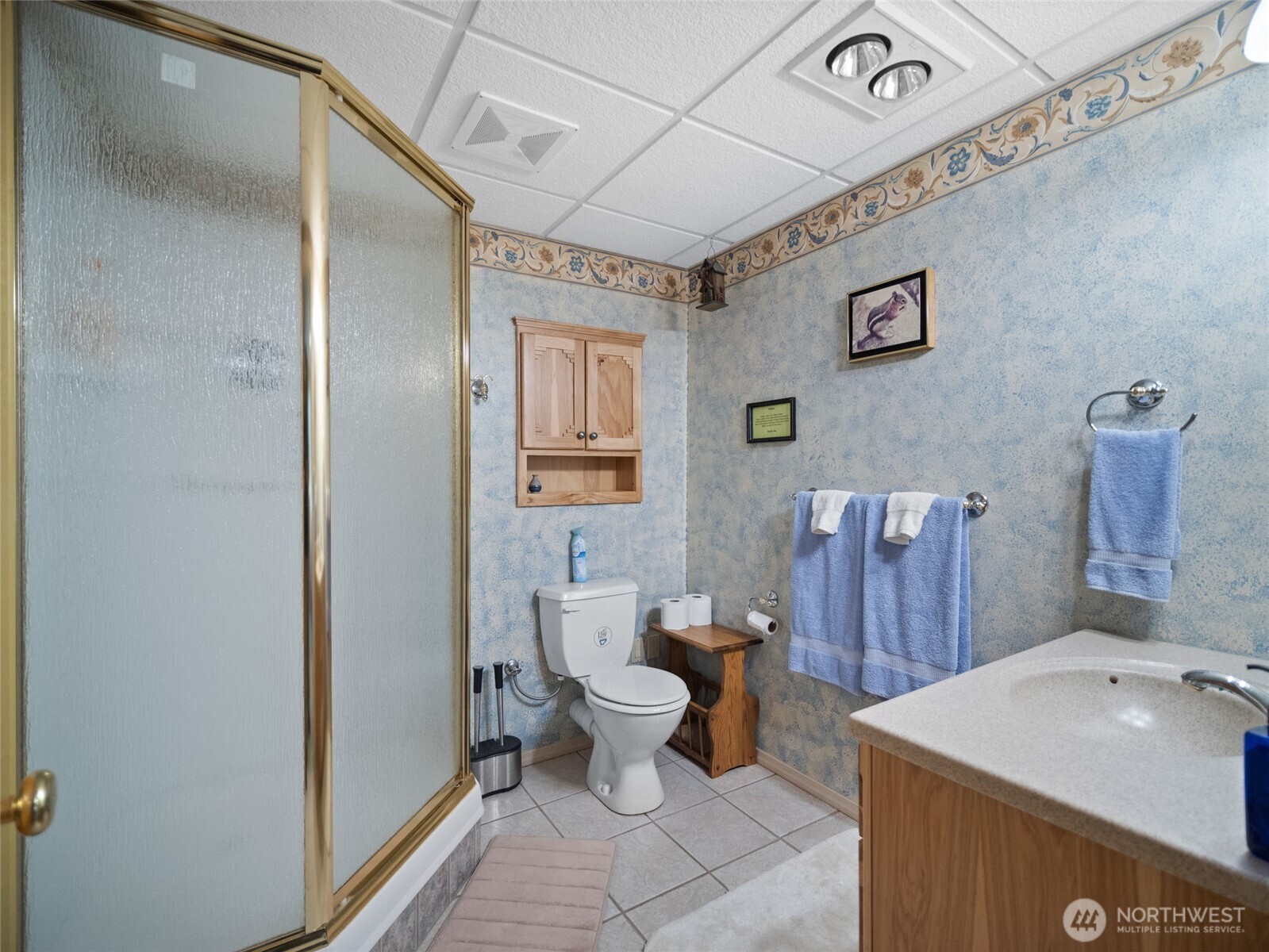 13537 Entiat River Road Entiat, WA 98822 - Photo 26 of 40 a bathroom with a sink a toilet and shower