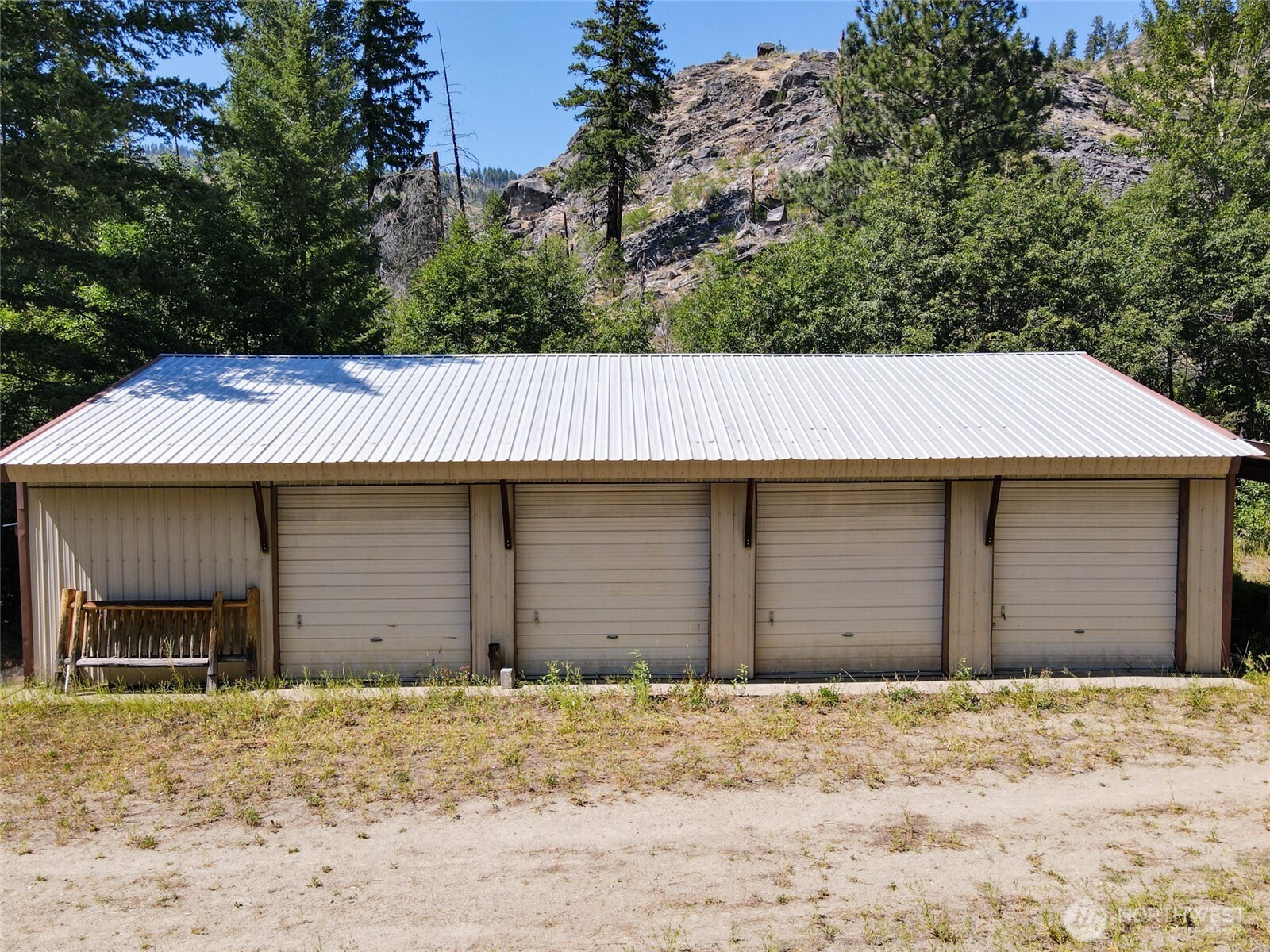 13537 Entiat River Road Entiat, WA 98822 - Photo 39 of 40 a backyard of house
