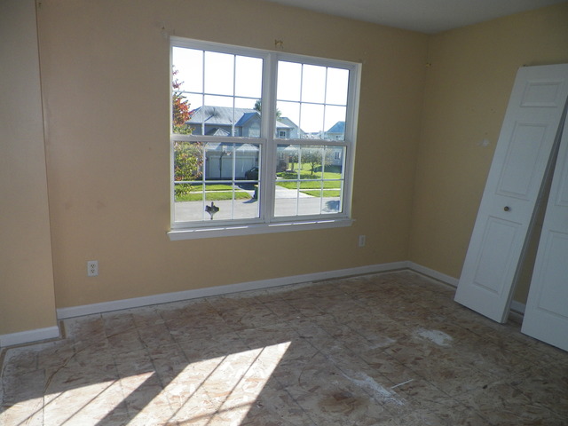 524 Susan Street Romeoville, IL 60446 - Photo 8 of 10 an empty room with a window