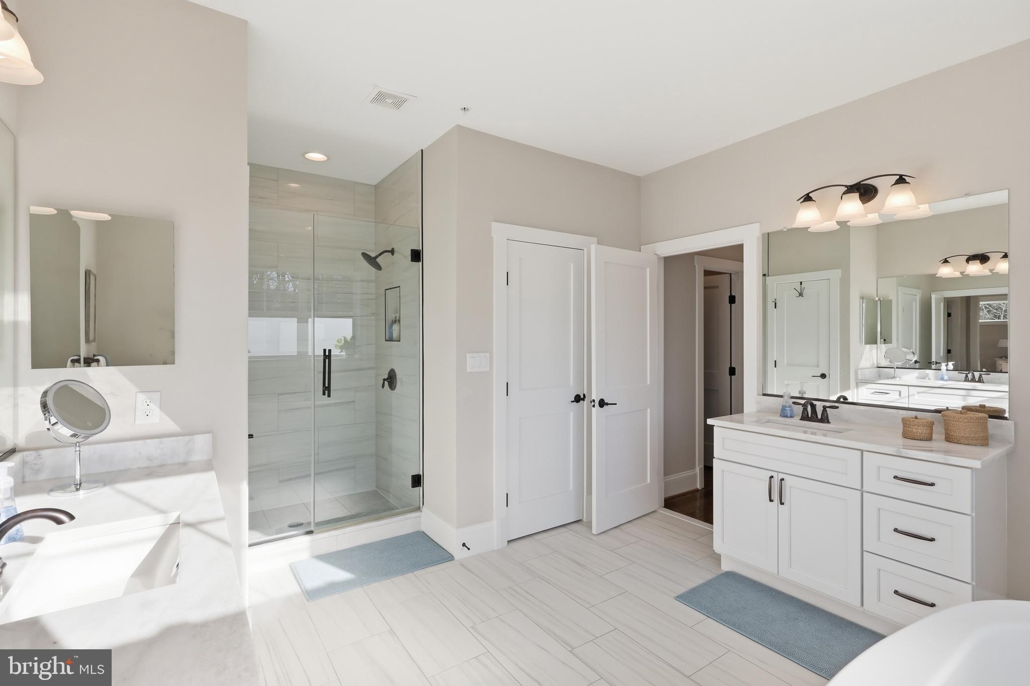 9206 Fernwood Road Bethesda, MD 20817 - Photo 19 of 43 Primary bath en suite