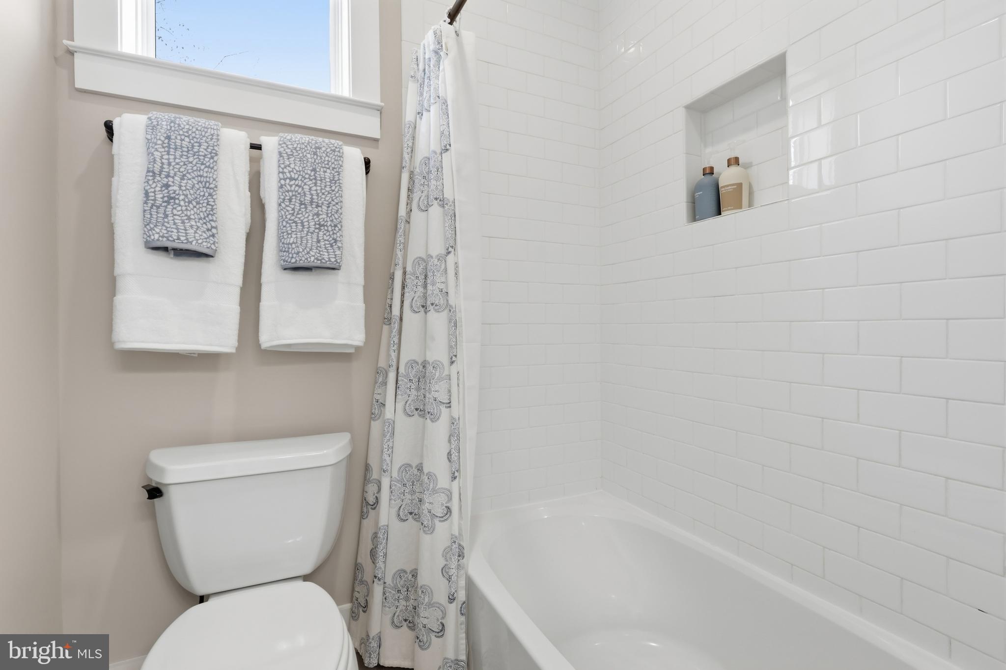 9206 Fernwood Road Bethesda, MD 20817 - Photo 23 of 43 jack and Jill bath