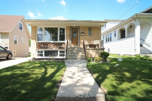 $349,999 | 1428 1/2 North Ashbel Avenue, Hillside, IL 60162