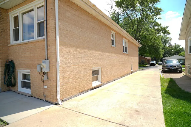 $349,999 | 1428 1/2 North Ashbel Avenue, Hillside, IL 60162