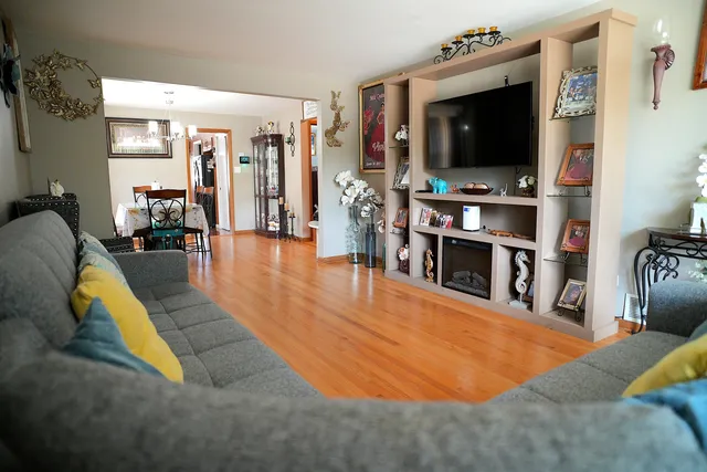 $349,999 | 1428 1/2 North Ashbel Avenue, Hillside, IL 60162