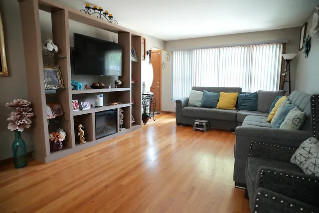 $349,999 | 1428 1/2 North Ashbel Avenue, Hillside, IL 60162