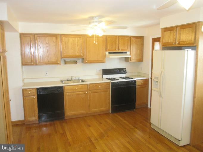 730 Kingston Road Baltimore, MD 21220 - Photo 16 of 23 Kitchen