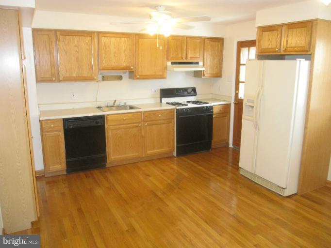 730 Kingston Road Baltimore, MD 21220 - Photo 20 of 23 Kitchen