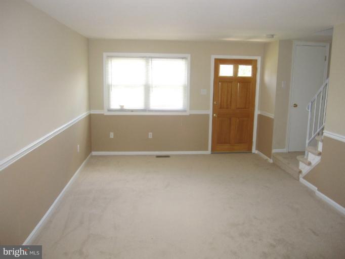 730 Kingston Road Baltimore, MD 21220 - Photo 5 of 23 Living Room
