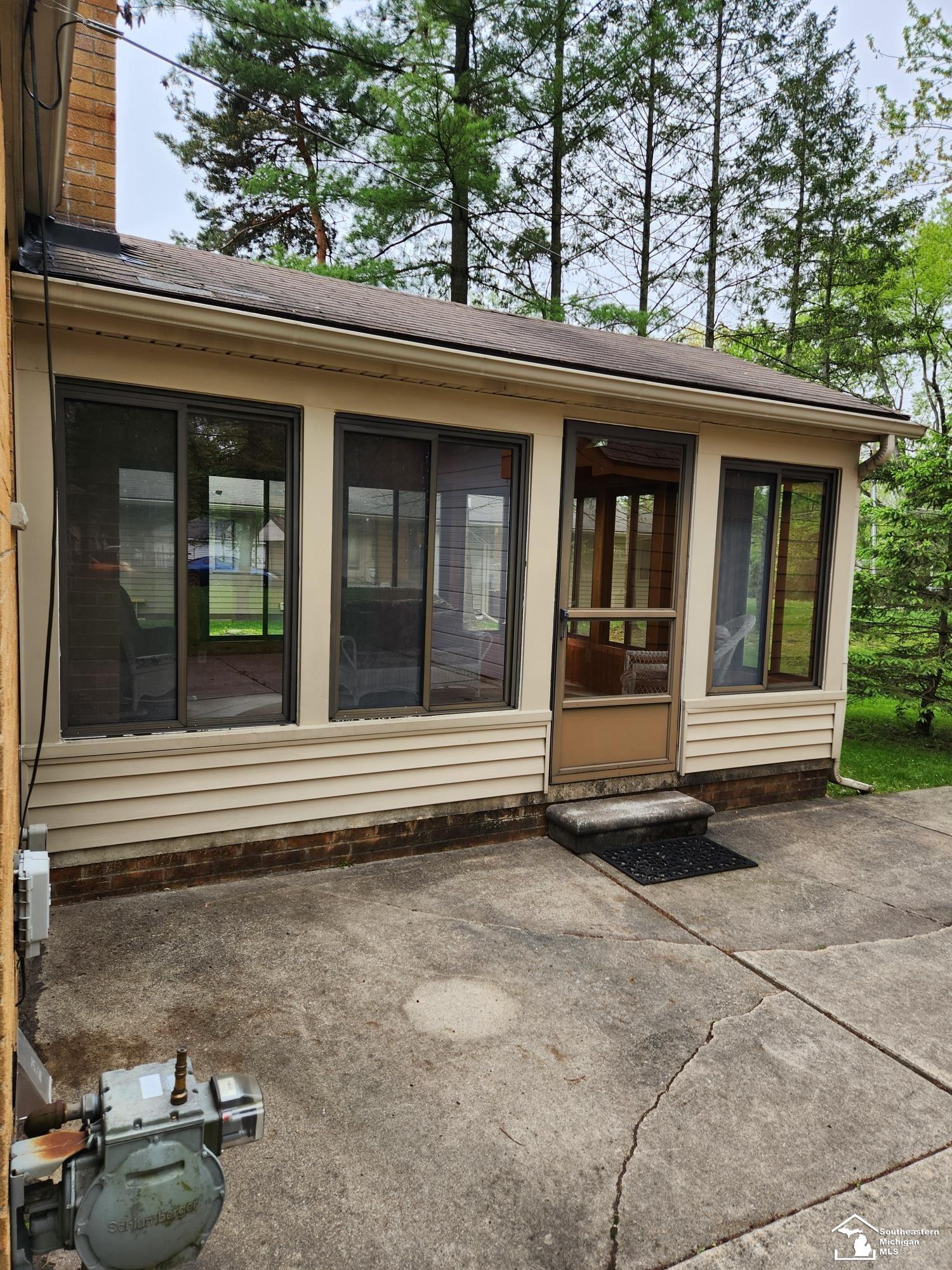 15565 Inkster Road Livonia, MI 48154 - Photo 4 of 27