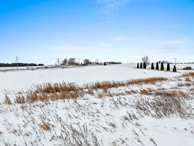 $200,000 | 55 State Highway, Unit 1, Pulaski, WI 54162