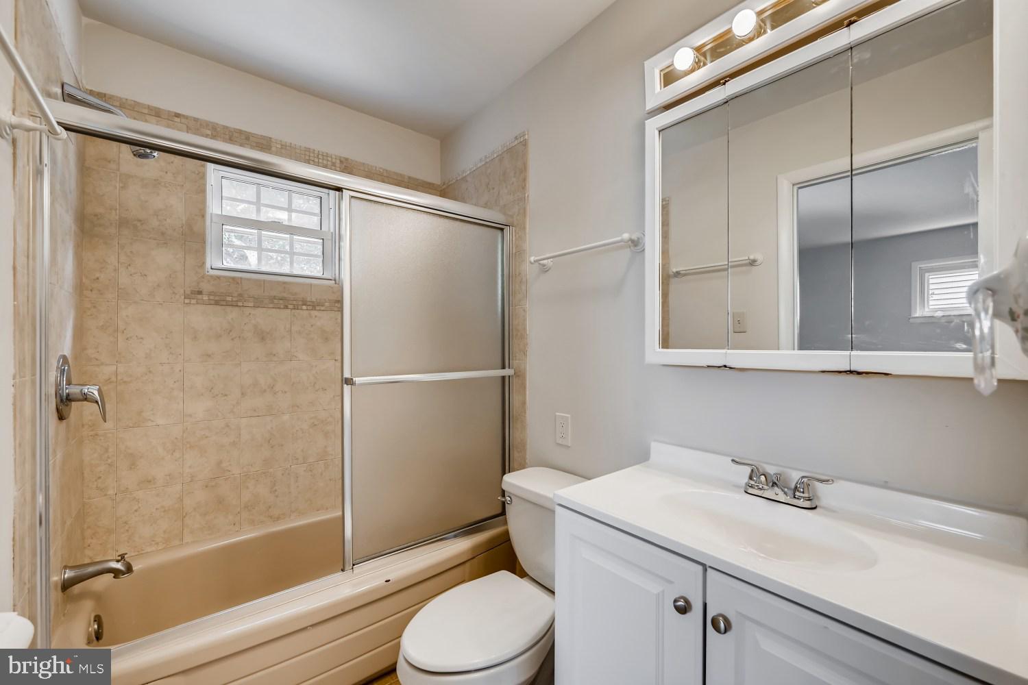 238 Rolling Road Gaithersburg, MD 20877 - Photo 10 of 25 Gallery Image 10