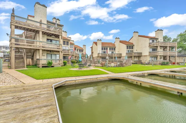 $395,000 | 509 Short Circuit, Horseshoe Bay, TX 78657