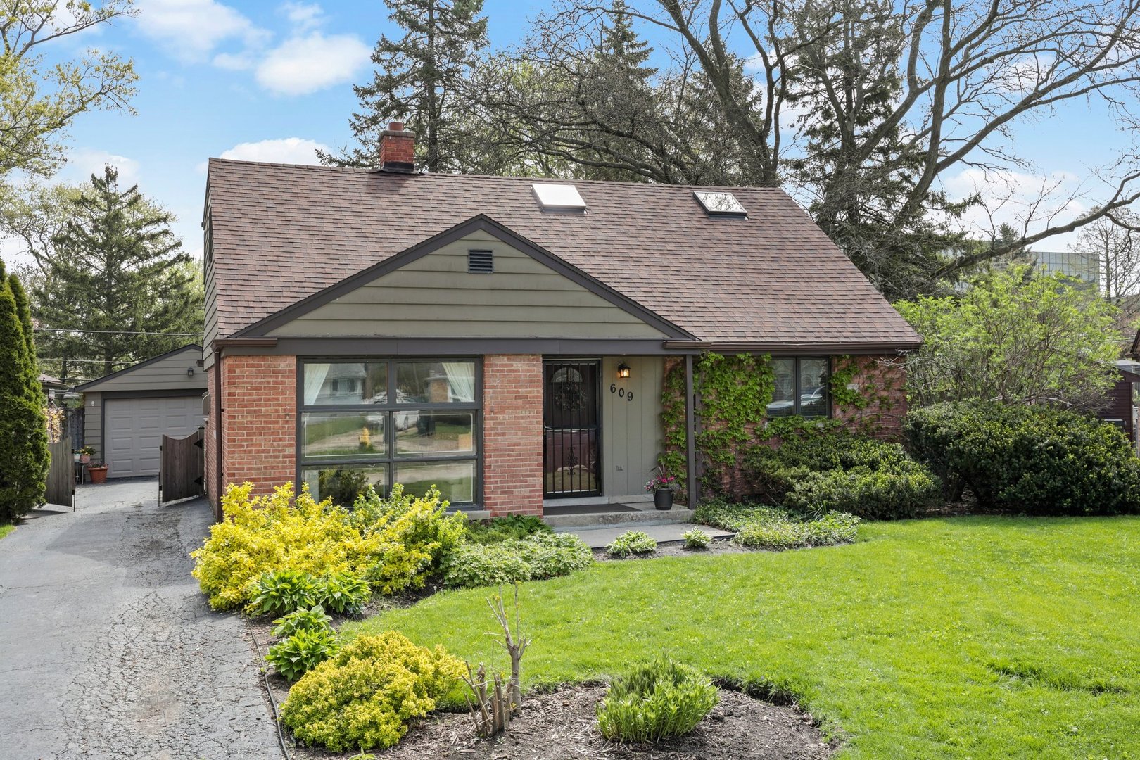 609 Long Road Glenview, IL 60025 - Photo 1 of 20
