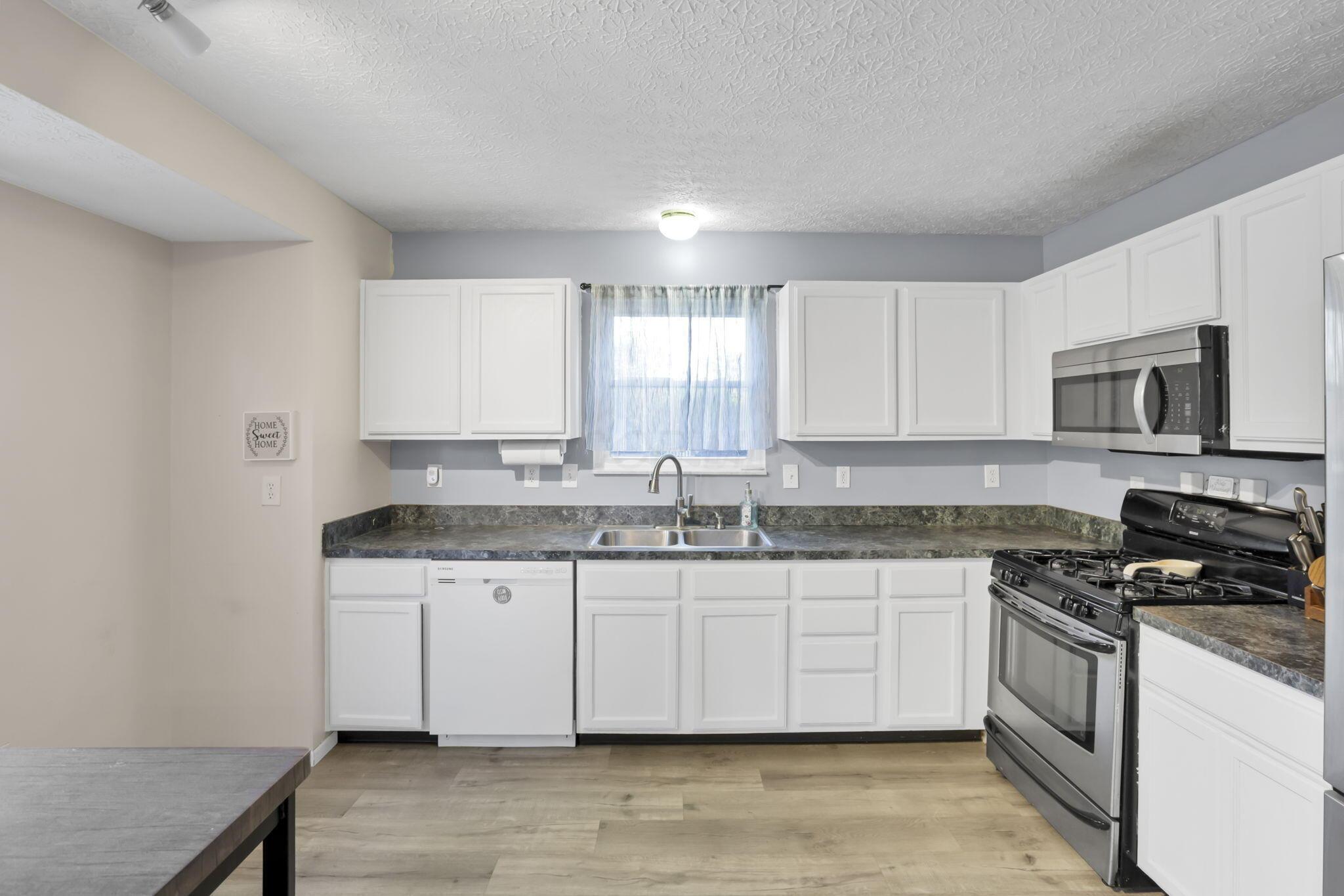 3088 Remington Ridge Road Columbus, OH 43232 - Photo 16 of 47 kitchen