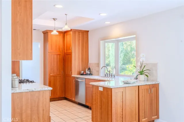 $1,190,000 | 254 Greenmeadow Drive, Thousand Oaks, CA 91320