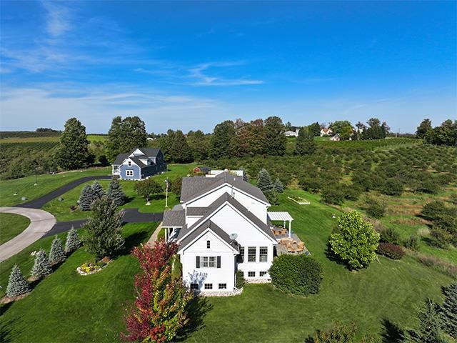 16182 Hill Rise Road Traverse City, MI 49686 - Photo 5 of 60