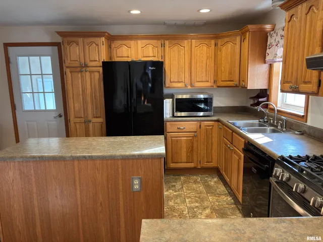 $275,000 | 1836 North 1300 East Road, Taylorville, IL 62568