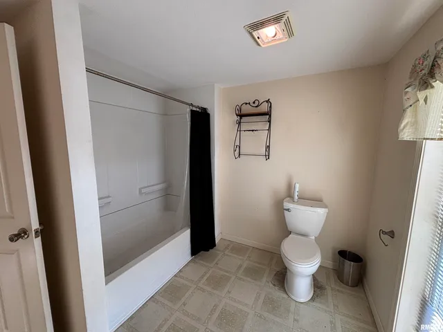 $275,000 | 1836 North 1300 East Road, Taylorville, IL 62568