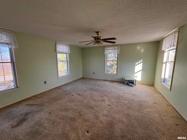 $275,000 | 1836 North 1300 East Road, Taylorville, IL 62568