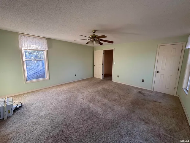 $275,000 | 1836 North 1300 East Road, Taylorville, IL 62568