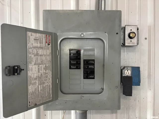 $275,000 | 1836 North 1300 East Road, Taylorville, IL 62568