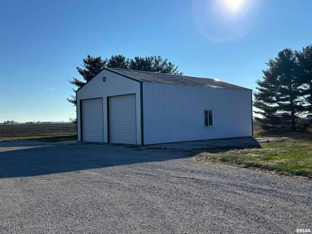 $275,000 | 1836 North 1300 East Road, Taylorville, IL 62568