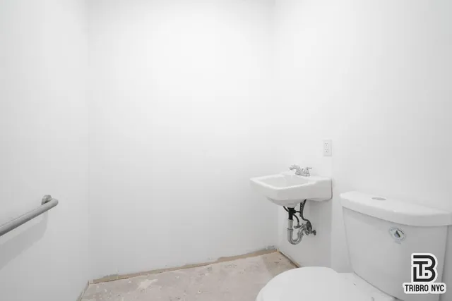 $9,000 | 141 Meserole Street, Unit 1A | Williamsburg