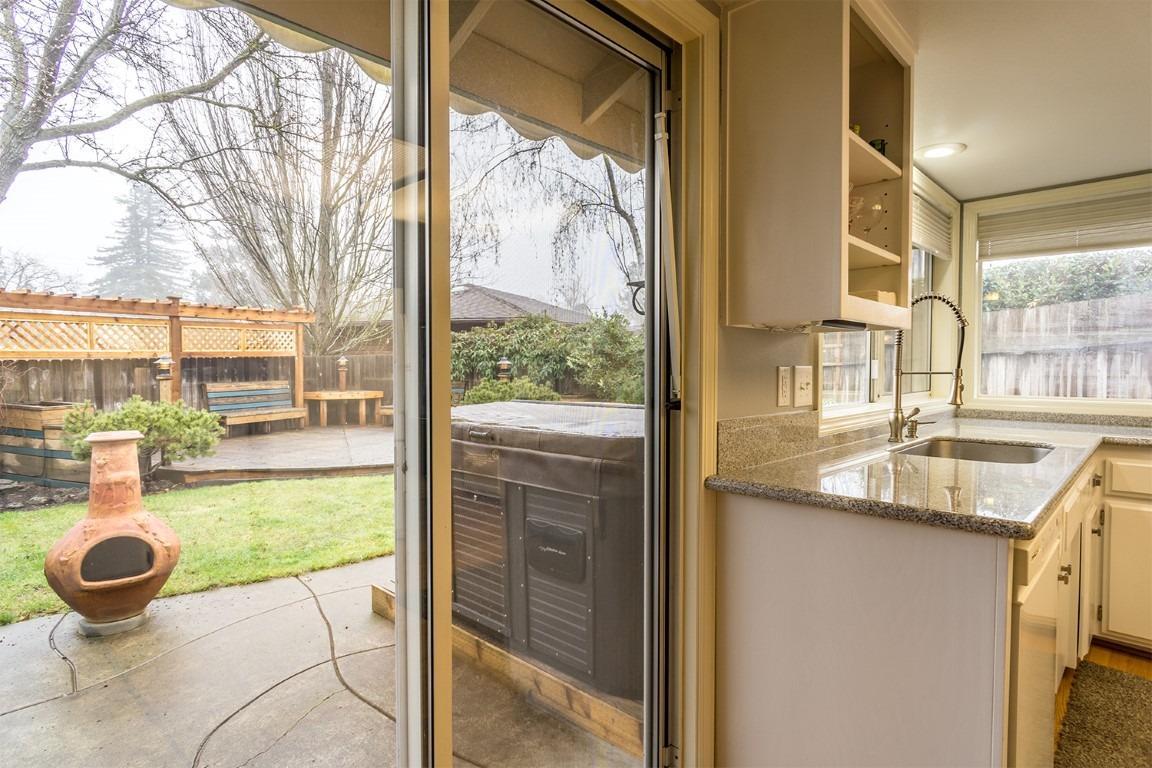887 Ridgeway Circle Medford, OR 97504 - Photo 10 of 31 Additional Photo