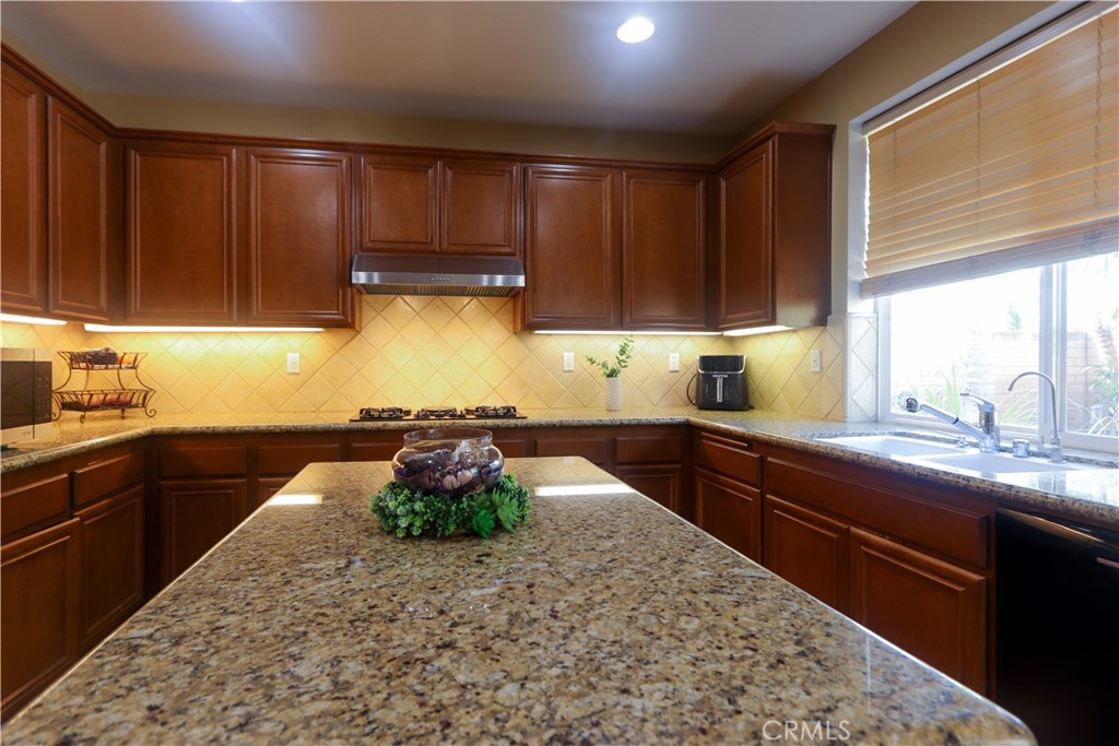 321 Tomko Way Placentia, CA 92870 - Photo 22 of 52