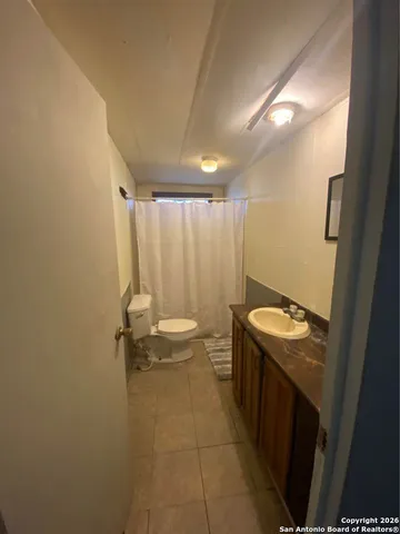 $950 | 1102 Simmons Avenue, Unit 1, Jourdanton, TX 78026