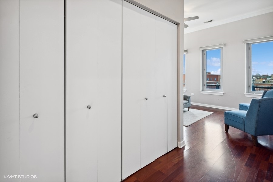 3920 North Sheridan Road, Unit 504 Chicago, IL 60613 - Photo 11 of 21 a view of a livingroom with furniture and wooden floor