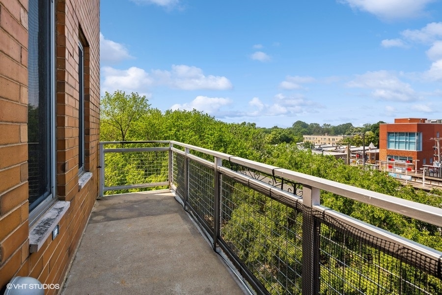 3920 North Sheridan Road, Unit 504 Chicago, IL 60613 - Photo 20 of 21 a view of balcony with city view