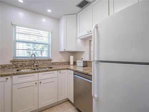 $1,350 | 34 Vista Gdns Trail, Unit 107, Vero Beach, FL 32962