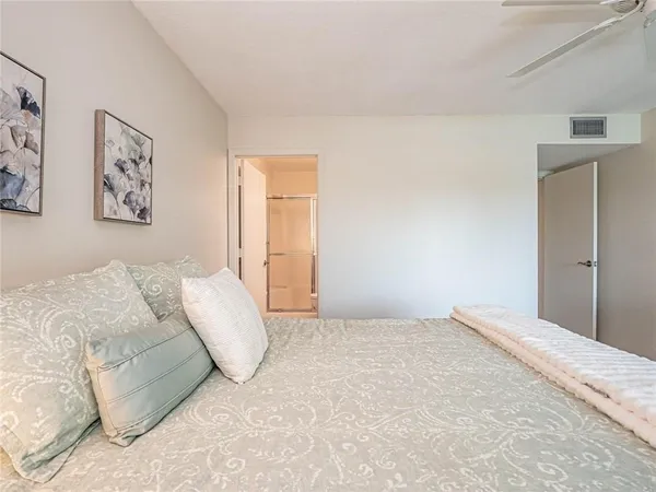 $1,350 | 34 Vista Gdns Trail, Unit 107, Vero Beach, FL 32962