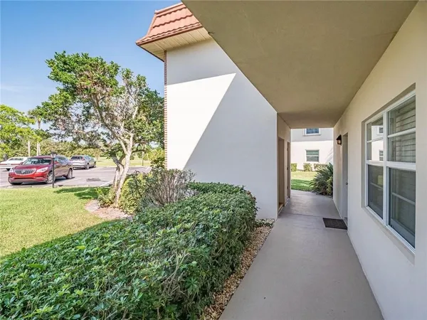 $1,350 | 34 Vista Gdns Trail, Unit 107, Vero Beach, FL 32962