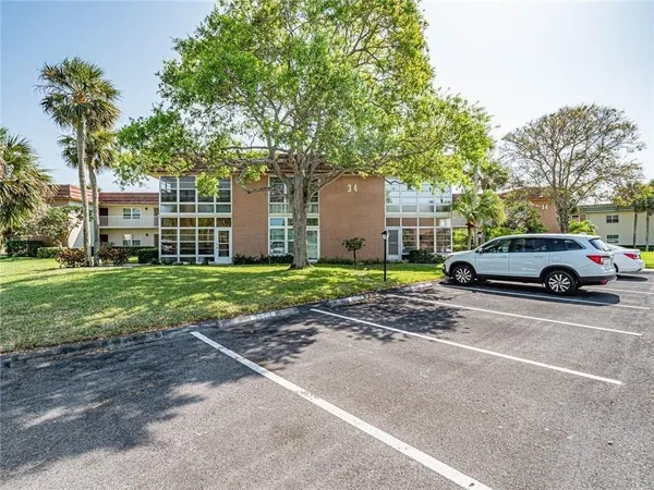$1,350 | 34 Vista Gdns Trail, Unit 107, Vero Beach, FL 32962