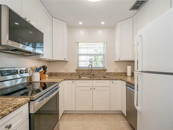 $1,350 | 34 Vista Gdns Trail, Unit 107, Vero Beach, FL 32962