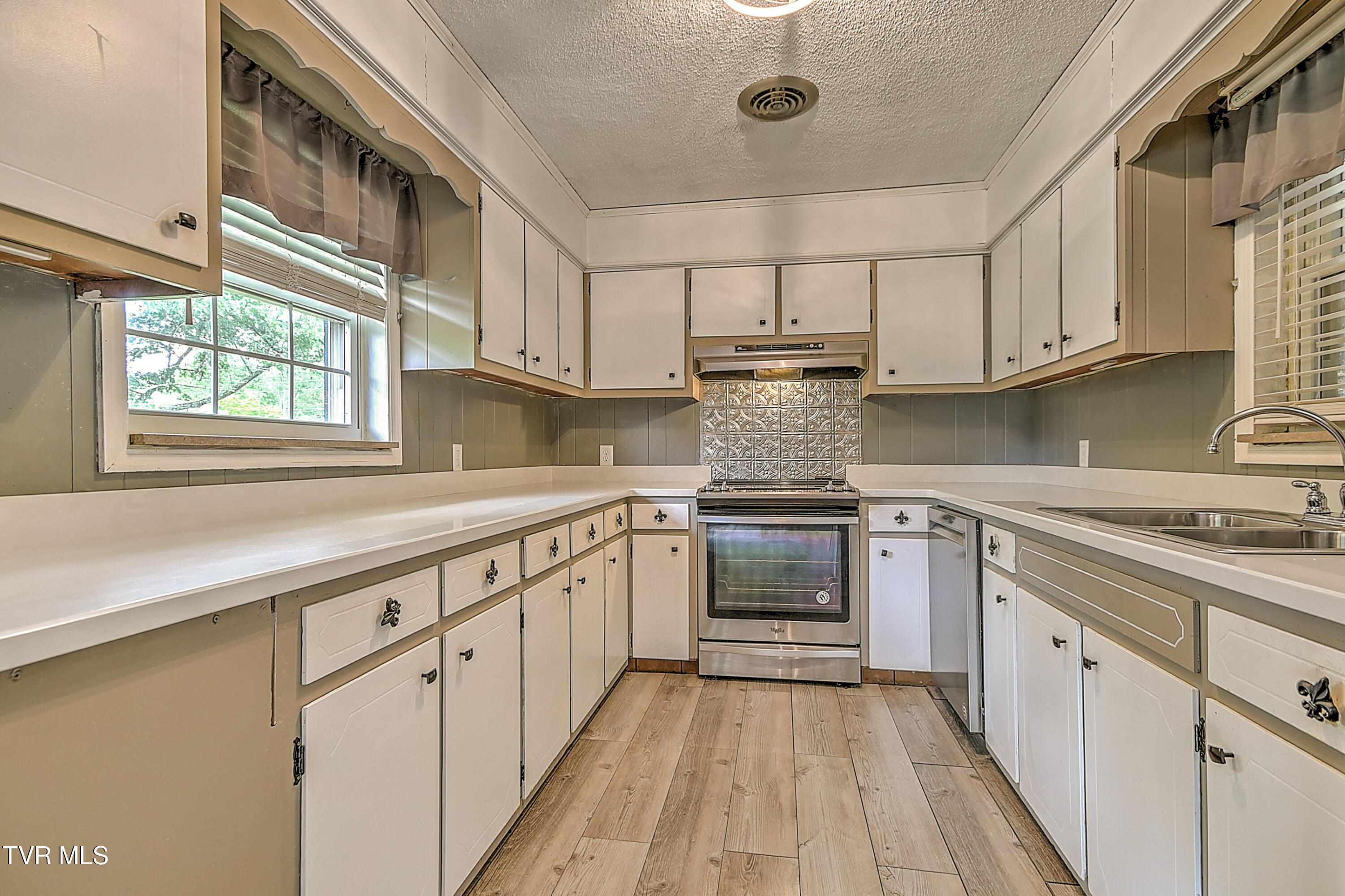 101 Garden Circle Greeneville, TN 37745 - Photo 11 of 53 101 Garden Cir JC-11