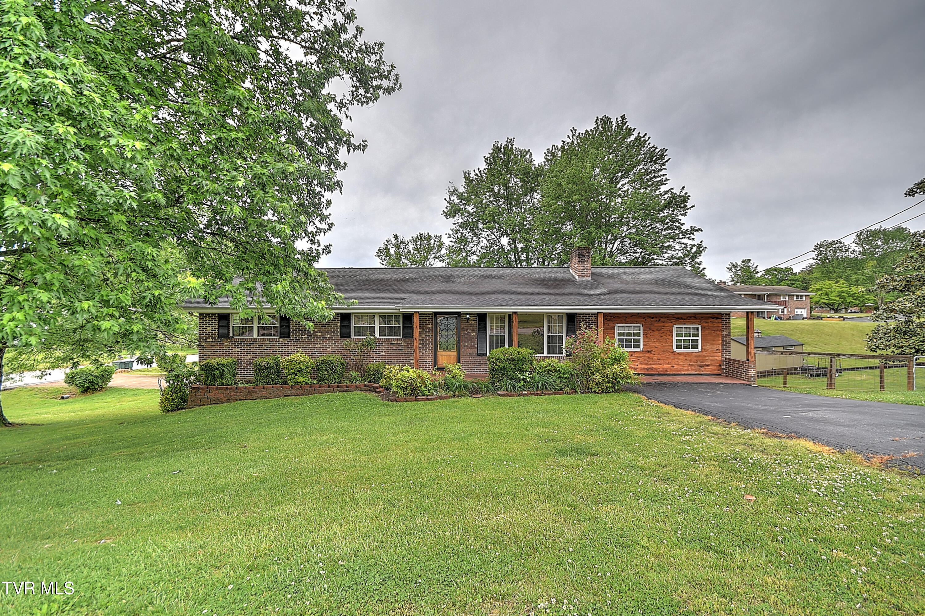 101 Garden Circle Greeneville, TN 37745 - Photo 2 of 53 101 Garden Cir JC-2