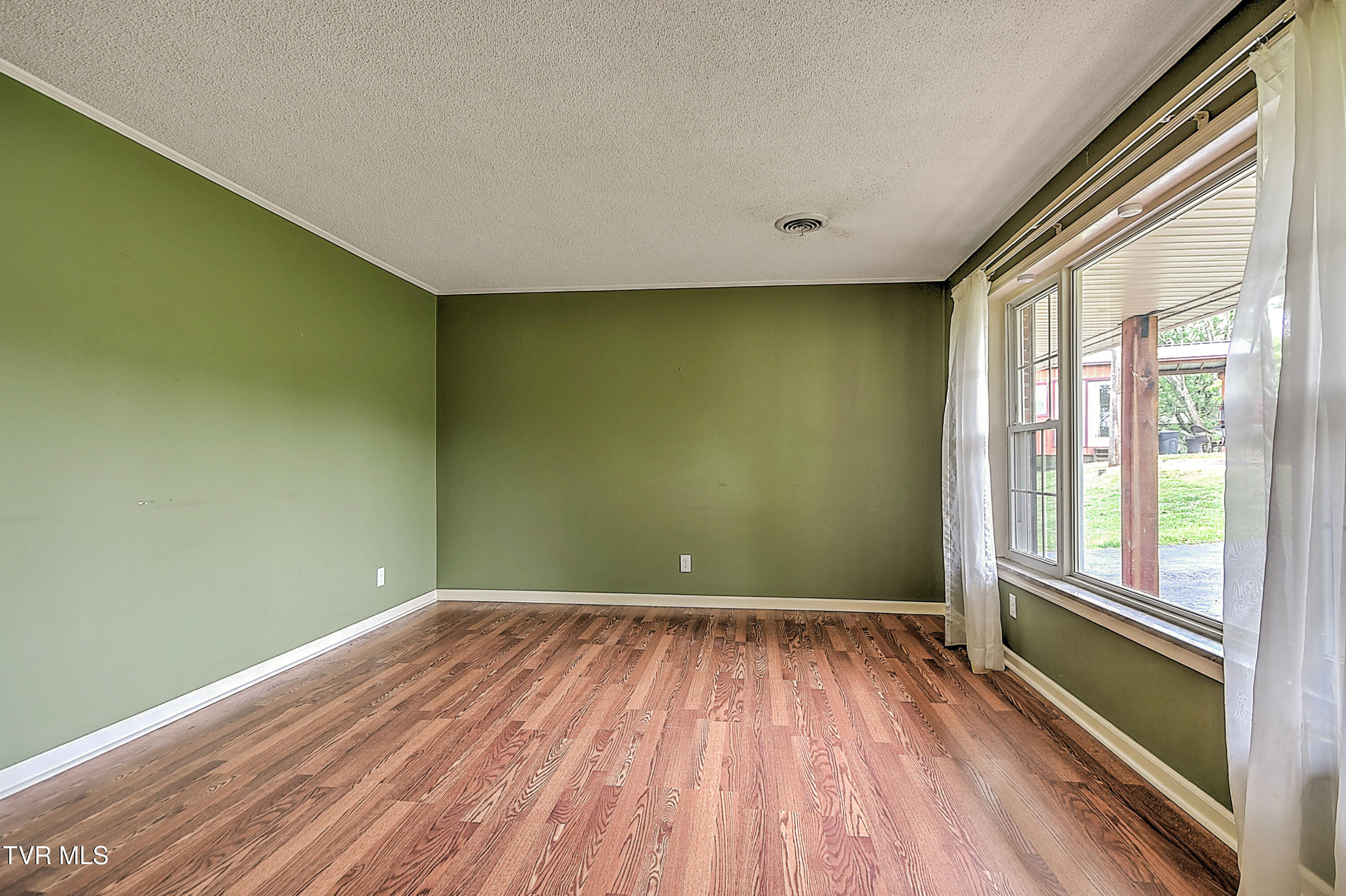 101 Garden Circle Greeneville, TN 37745 - Photo 4 of 53 101 Garden Cir JC-4