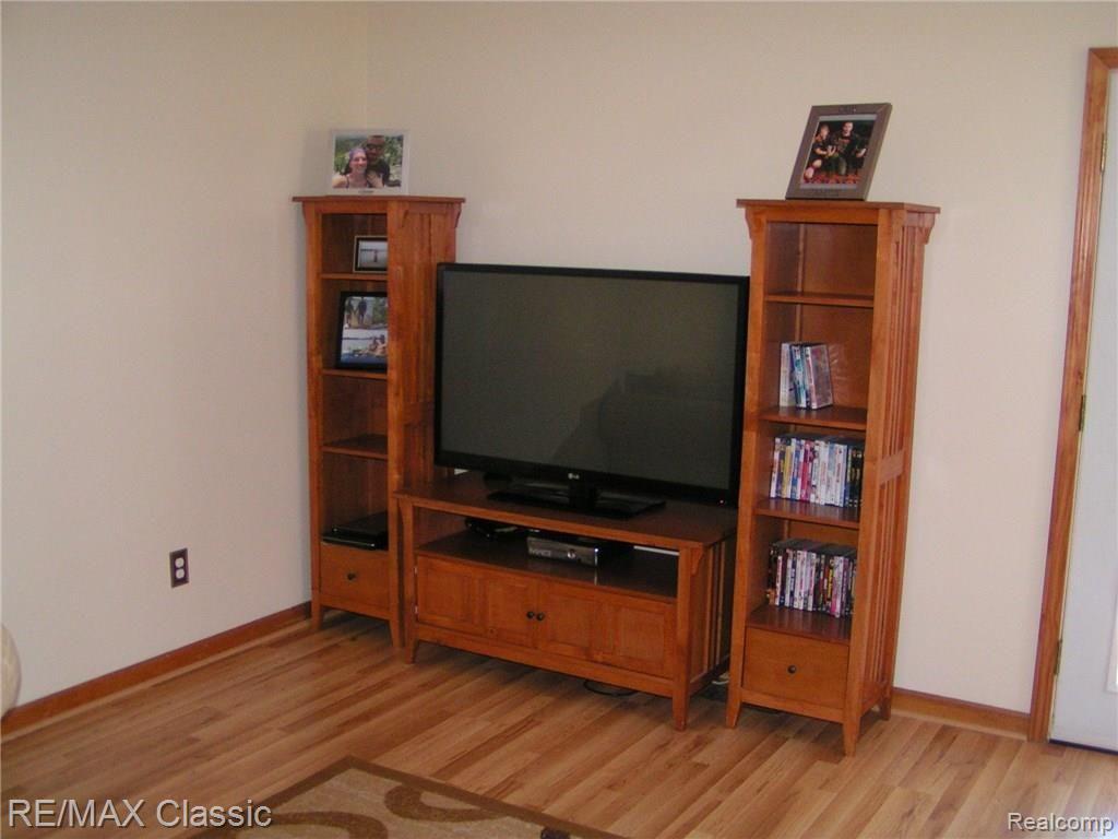 47504 Sugarbush Road New Baltimore, MI 48047 - Photo 7 of 16 PICT1249.JPG