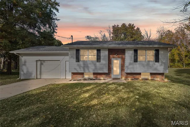 $275,000 | 5945 Redbud Lane, Edwardsville, IL 62025