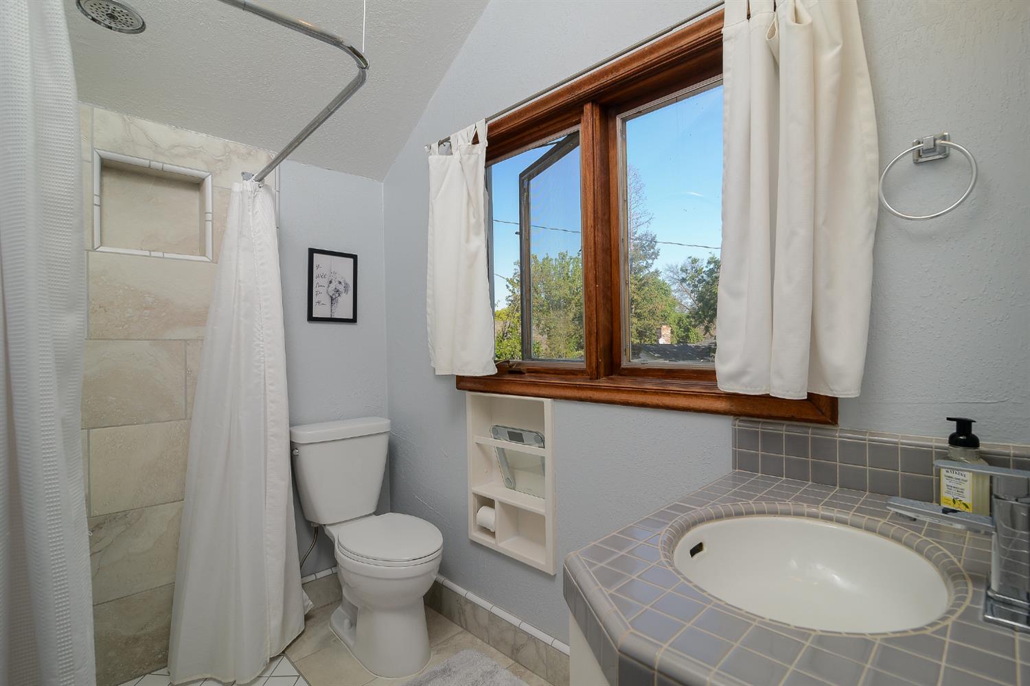 3309 Brookwood Road Sacramento, CA 95821 - Photo 20 of 36 Upstairs bathroom