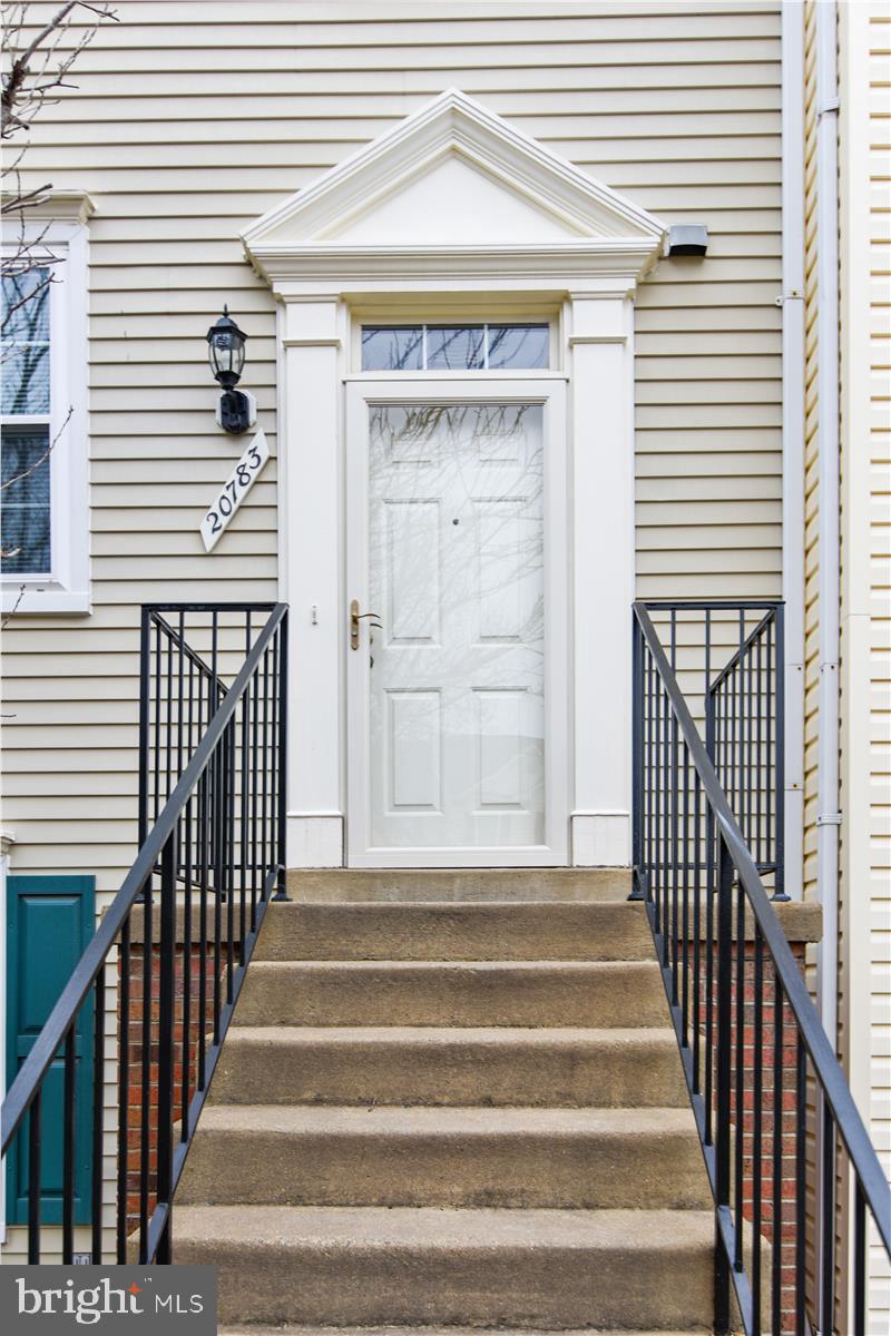20783 Apollo Terrace Ashburn, VA 20147 - Photo 2 of 31 New storm door
