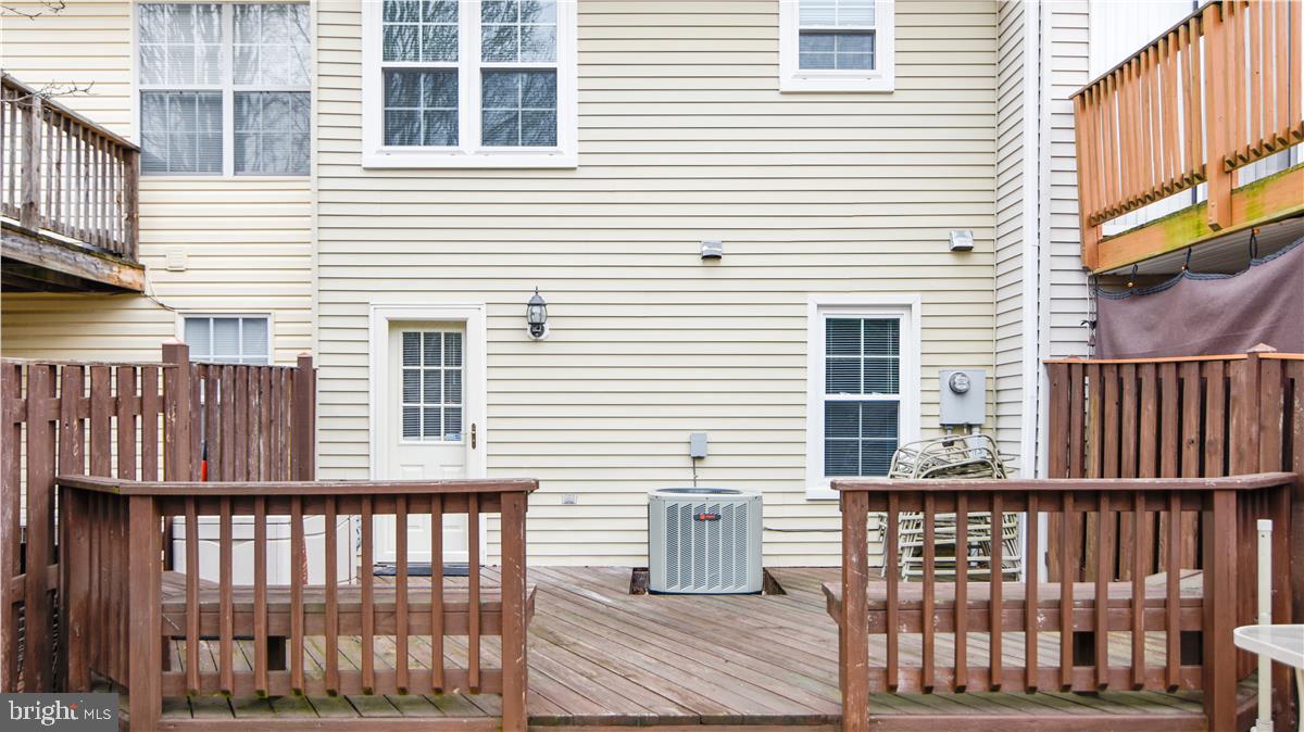 20783 Apollo Terrace Ashburn, VA 20147 - Photo 26 of 31 2 decks - LL deck to back fence