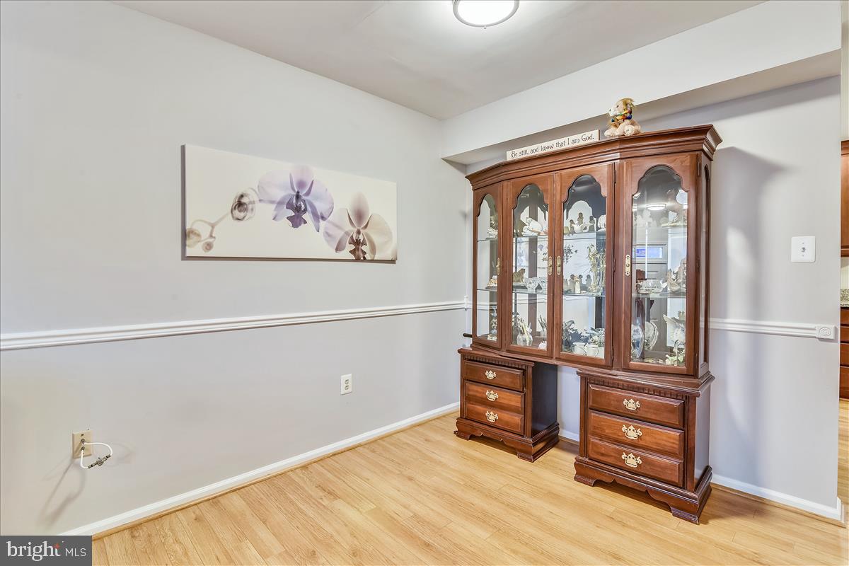 20783 Apollo Terrace Ashburn, VA 20147 - Photo 6 of 31 Chair rail in DR