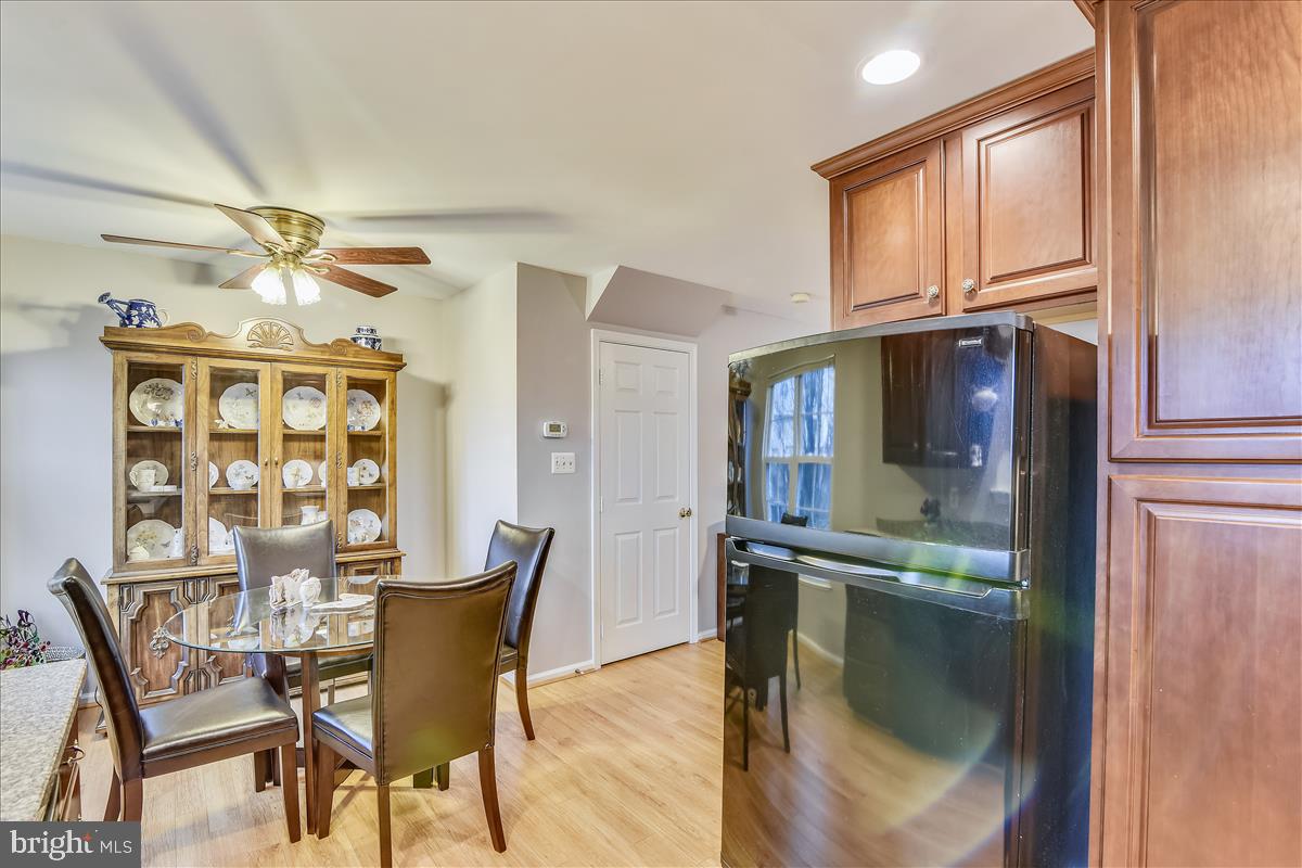 20783 Apollo Terrace Ashburn, VA 20147 - Photo 8 of 31 Table space in kitchen