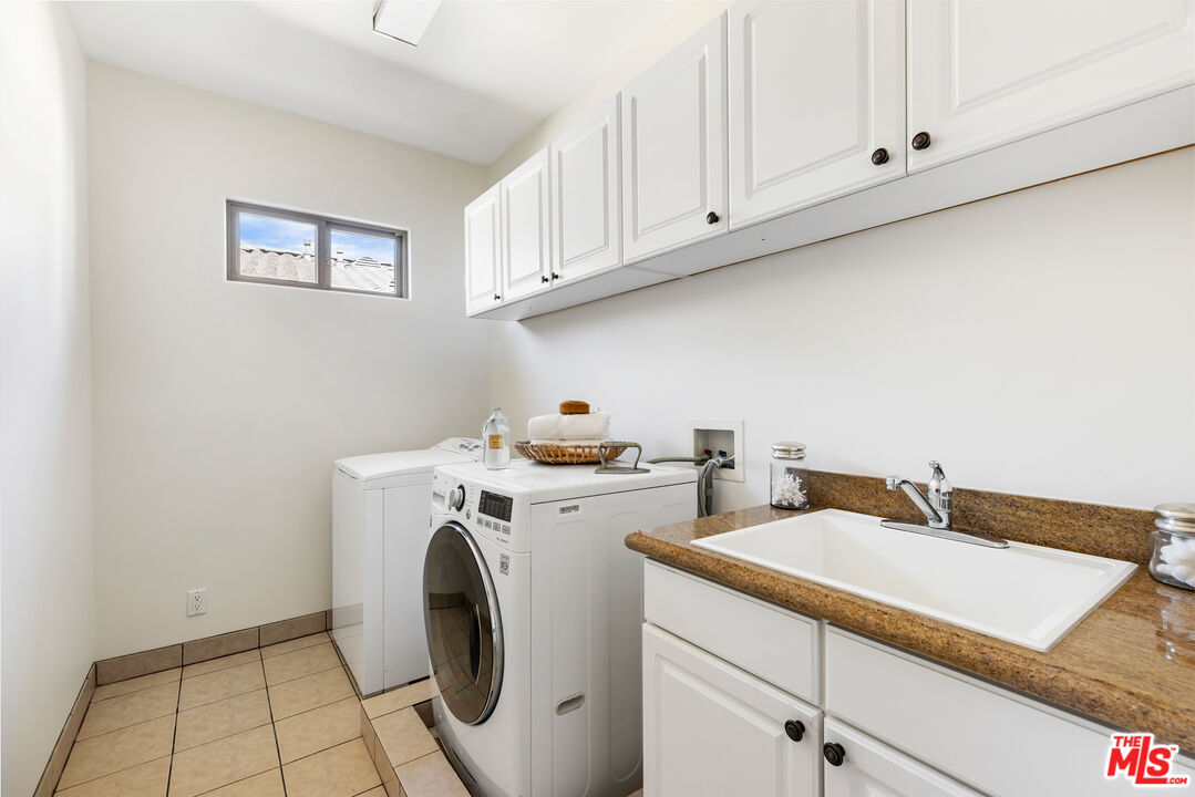 16659 Addison Street Encino, CA 91436 - Photo 27 of 37