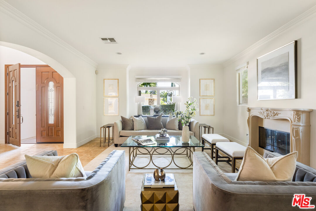 16659 Addison Street Encino, CA 91436 - Photo 4 of 37